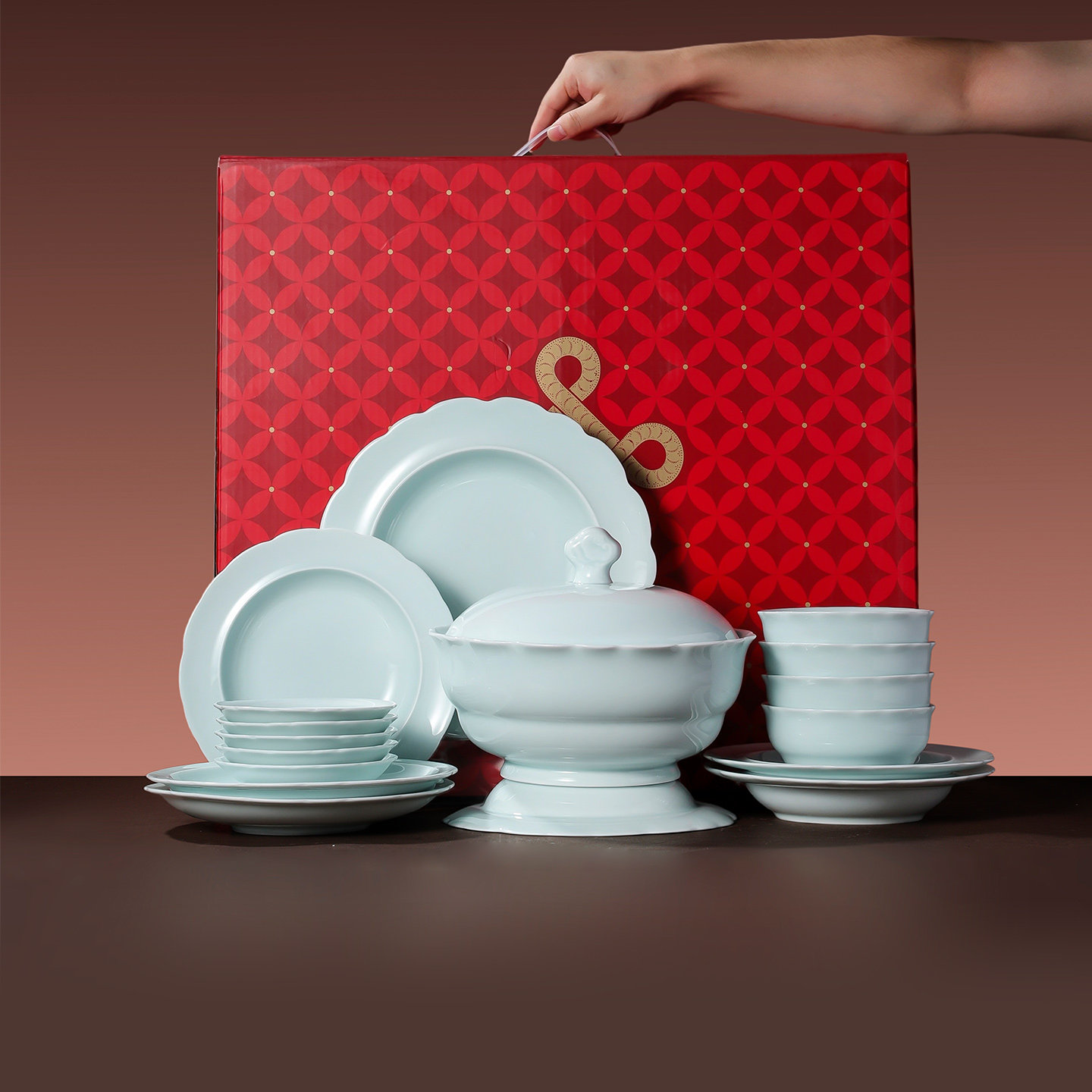 景德镇官方陶瓷餐具套装家用中式饭碗盘碟轻奢高级感礼盒乔迁新居