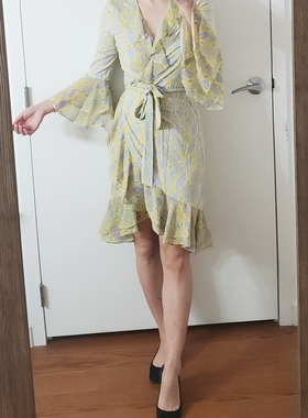 思思美代dvf 春夏新品 浅黄色 蠎纹 花边 裹身裙 连衣裙 Carli