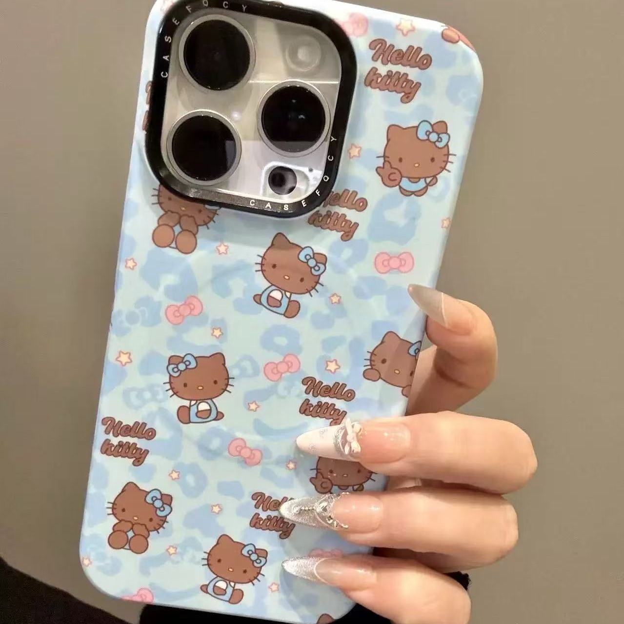 韩风可爱满屏kitty猫菲林硬壳磁吸适用苹果16promax手机壳iPhone15新款保护套14/13全包硅胶防摔日韩小众