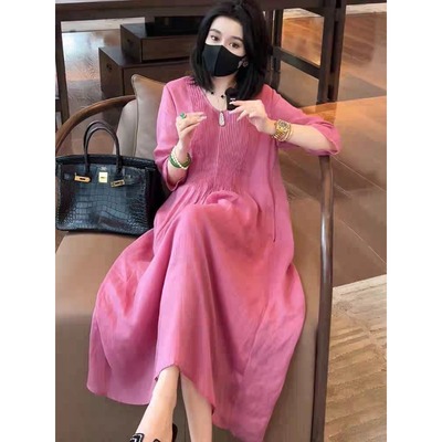 专柜高级感轻奢玫红色苎麻连衣裙女士夏季大码宽松遮肚子显瘦亚麻