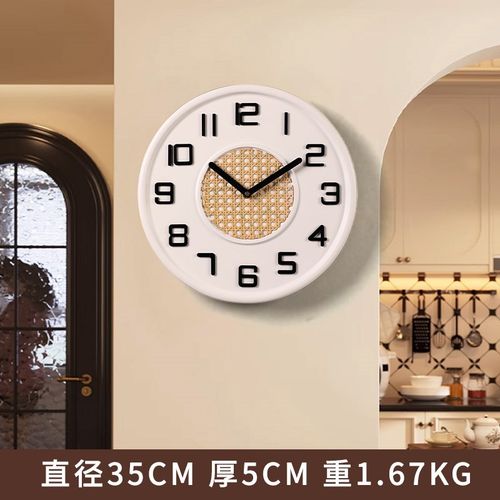 2025新款原木风时尚挂钟客厅家用挂墙时钟表创意高档藤编静音挂表