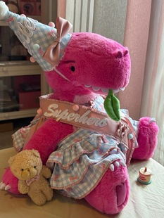 「生日派对」大号素龙娃衣 可爱卡通粉龙公仔衣服裙子格子裙