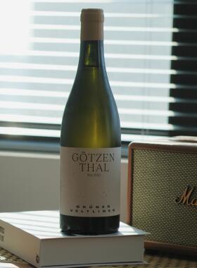 品质丝毫不输鼎级GG雷司令！诗歌德酒庄歌樽单一园绿维林干白葡萄