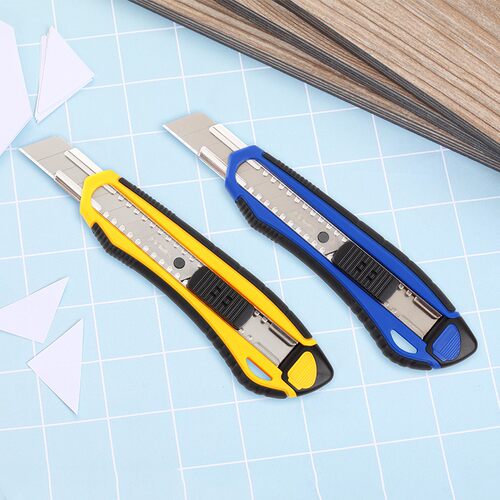 齐心美工刀舒适自锁美工刀