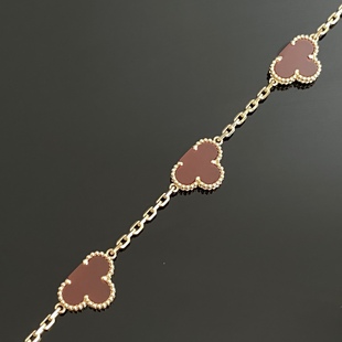 18K金镶嵌红玉髓白贝母四叶草五花手链镭射间隔满钻熊猫六花手链