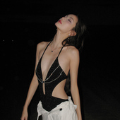 显瘦海边度假泳装 修身 欧美性感深V三角连体泳衣女式 新款