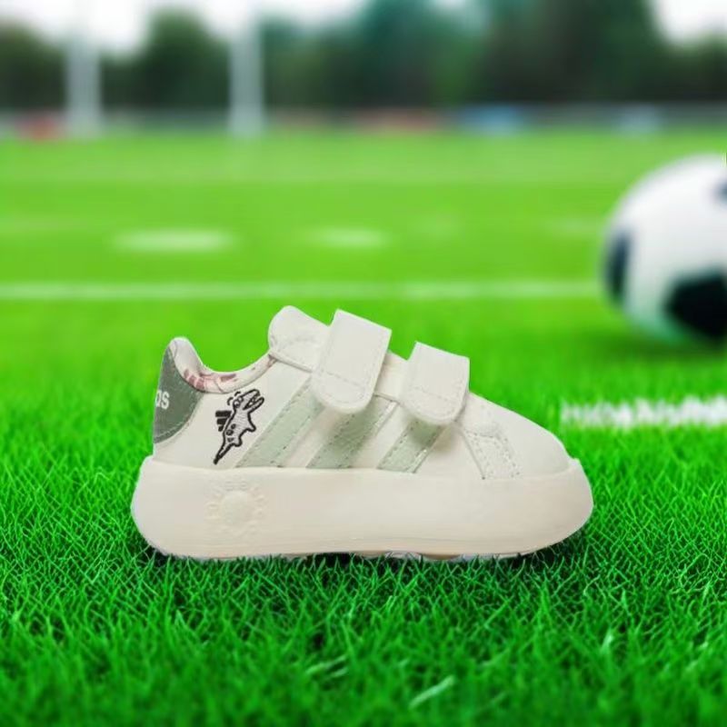 Adidas儿童低帮轻便休闲鞋