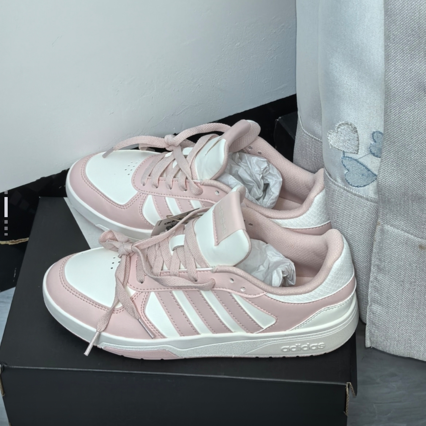 Adidas阿迪达斯COURTBEAT 男女同款低帮舒适耐磨休闲板鞋 KI6785