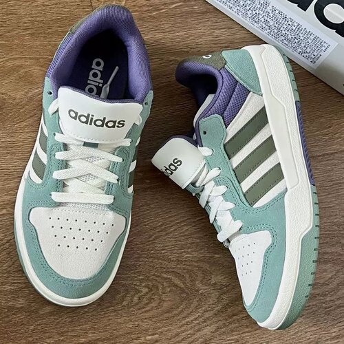 阿迪达斯男女低帮舒适耐磨板鞋