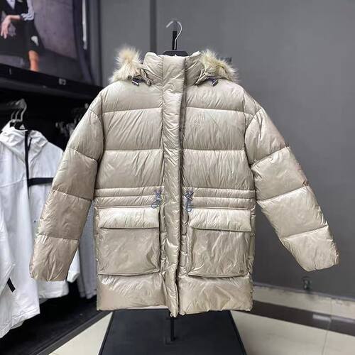 阿迪达斯女冬季保暖连帽羽绒服
