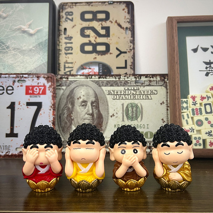 Crayon Shin-Chan Desktop Figurine, Car-Mounted Trendy Toy, Cute Cartoon Toy, Birthday Gift for Christmas and New Year's Day