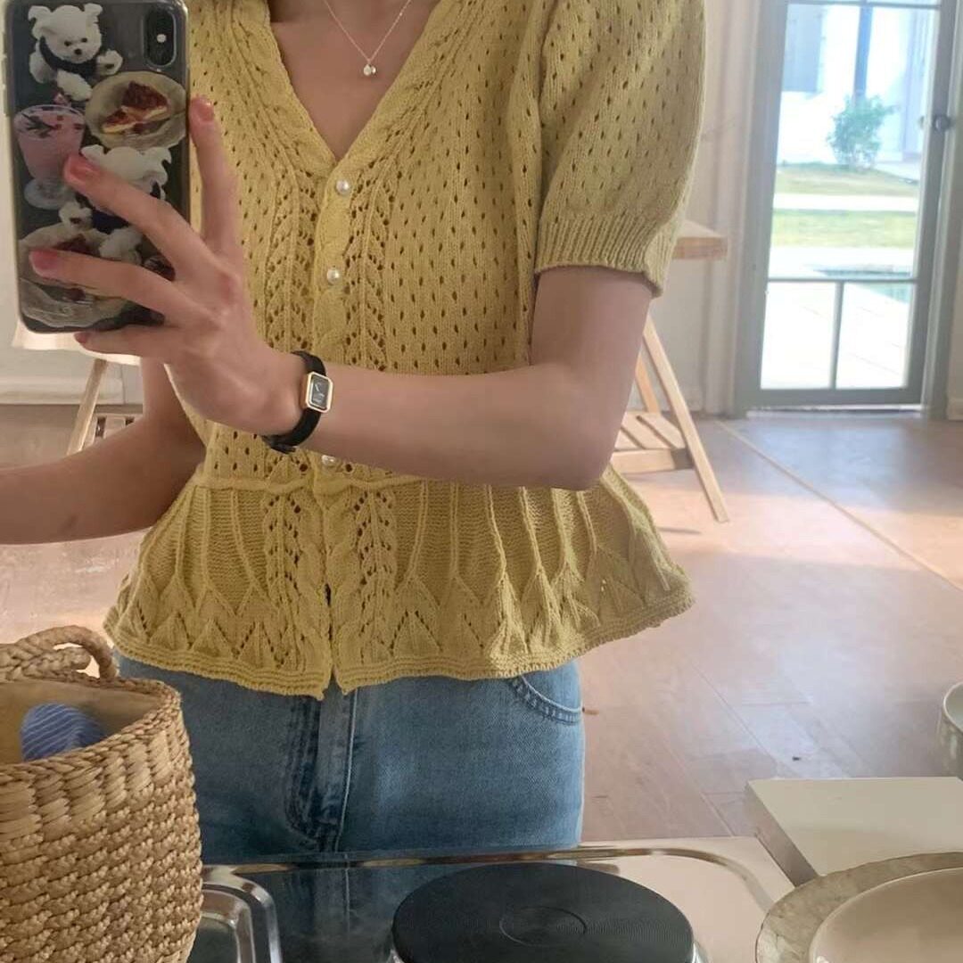 新款韩版修身显瘦短款珍珠扣镂空V领泡泡短袖针织衫女上衣