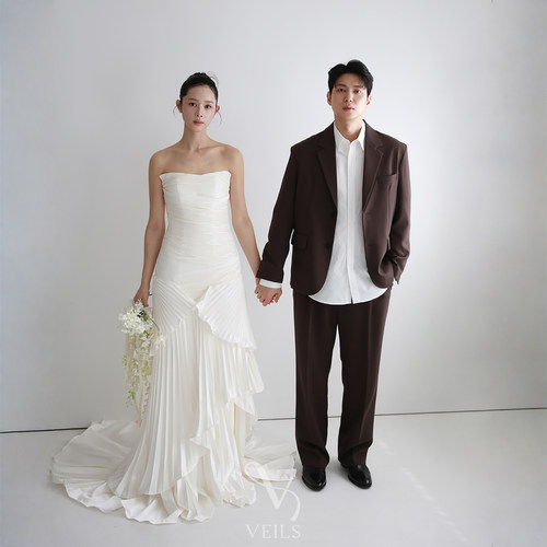 Veils设计师款复古百褶拖尾婚纱