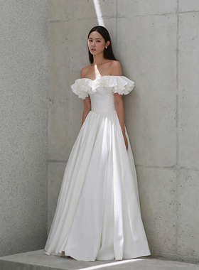 Veils白色高级感珠光缎波浪一字肩简约复古轻婚纱新娘气质出门纱