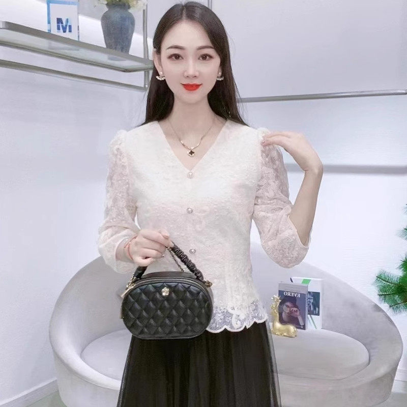 通勤V领蕾丝显瘦打底衫