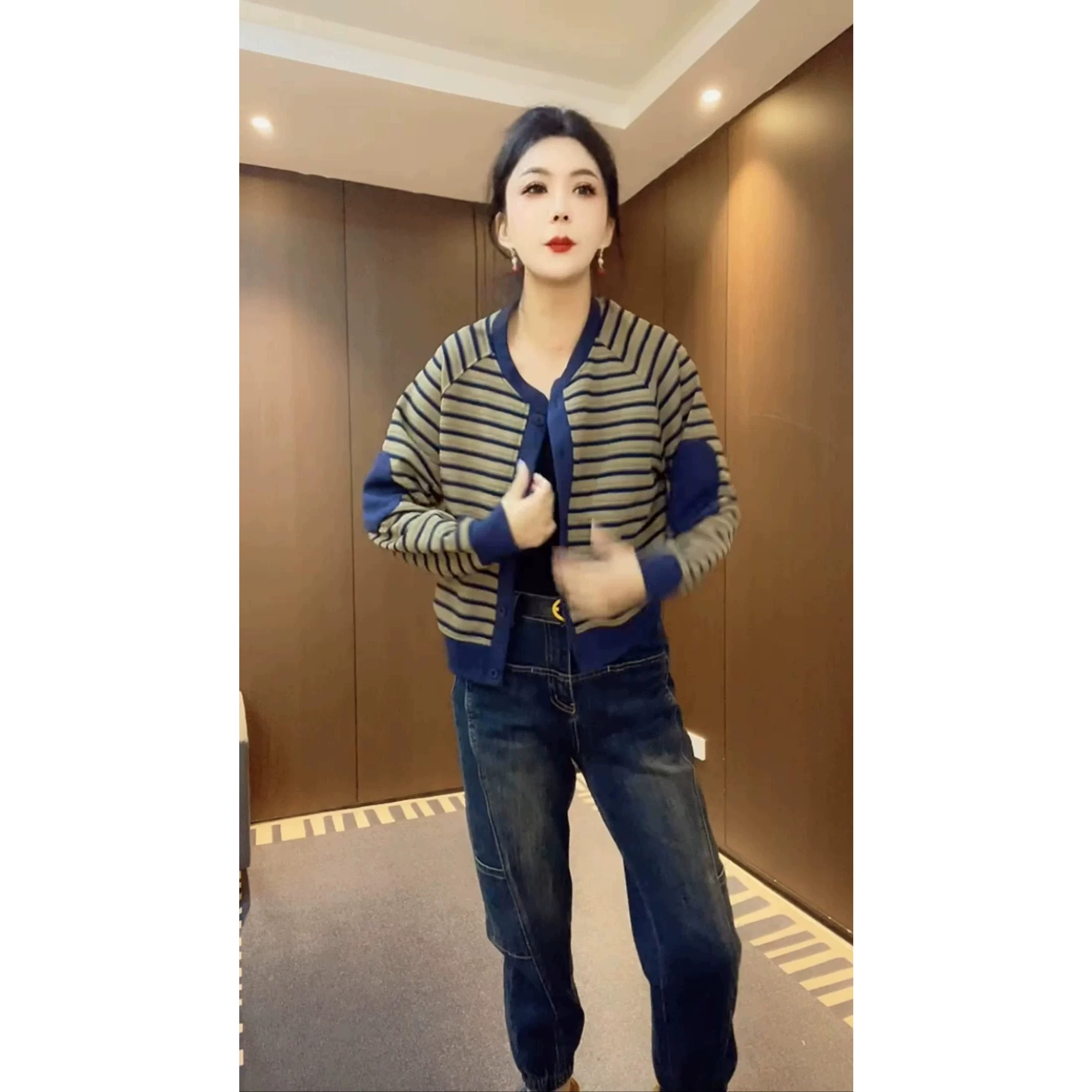 秋季学院风条纹短外套女显瘦遮肉