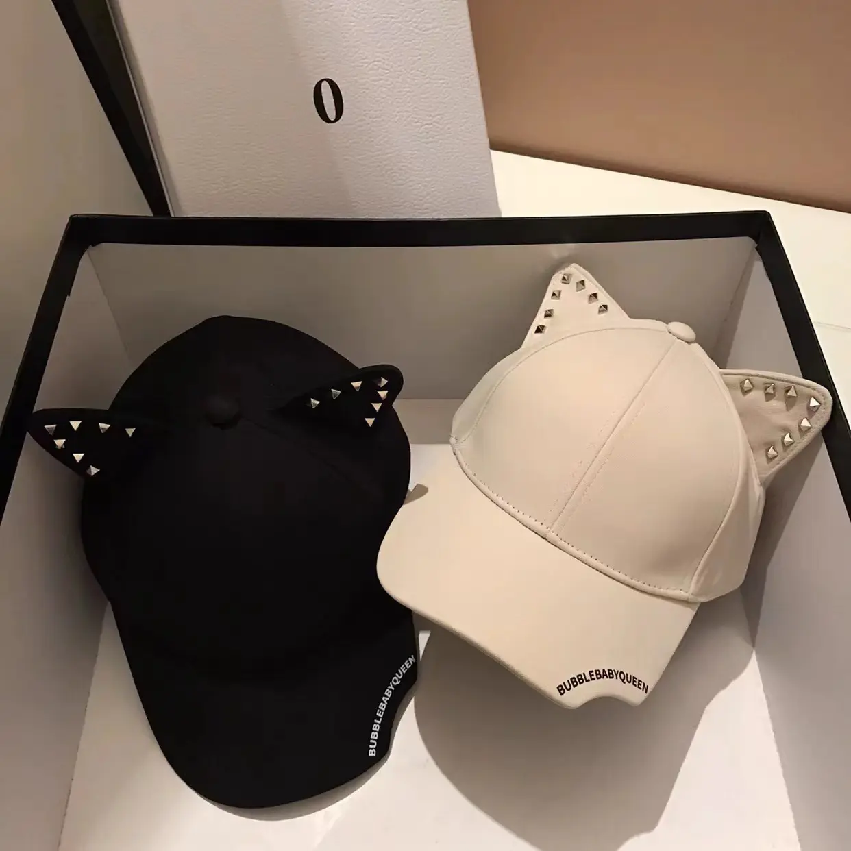设计师黑白字母猫耳朵棒球帽女