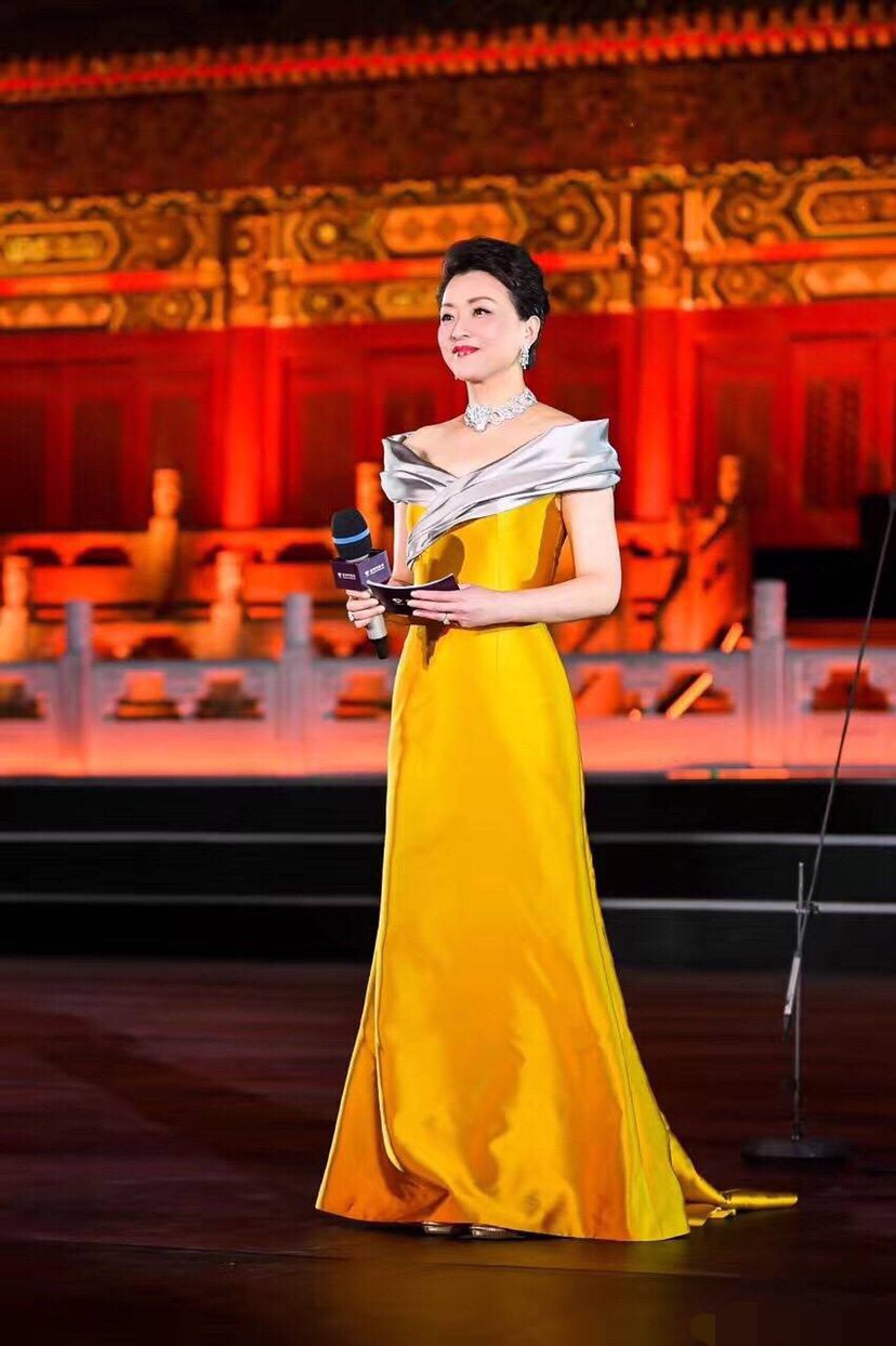 新款美声独唱演出服民歌礼服音乐会礼服舞台演唱演出服年会晚礼服