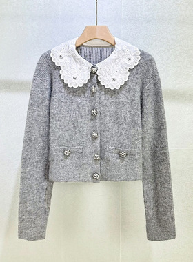 现货精致减龄软糯宽松灰色可拆卸娃娃领羊毛针织短外套+半裙套装
