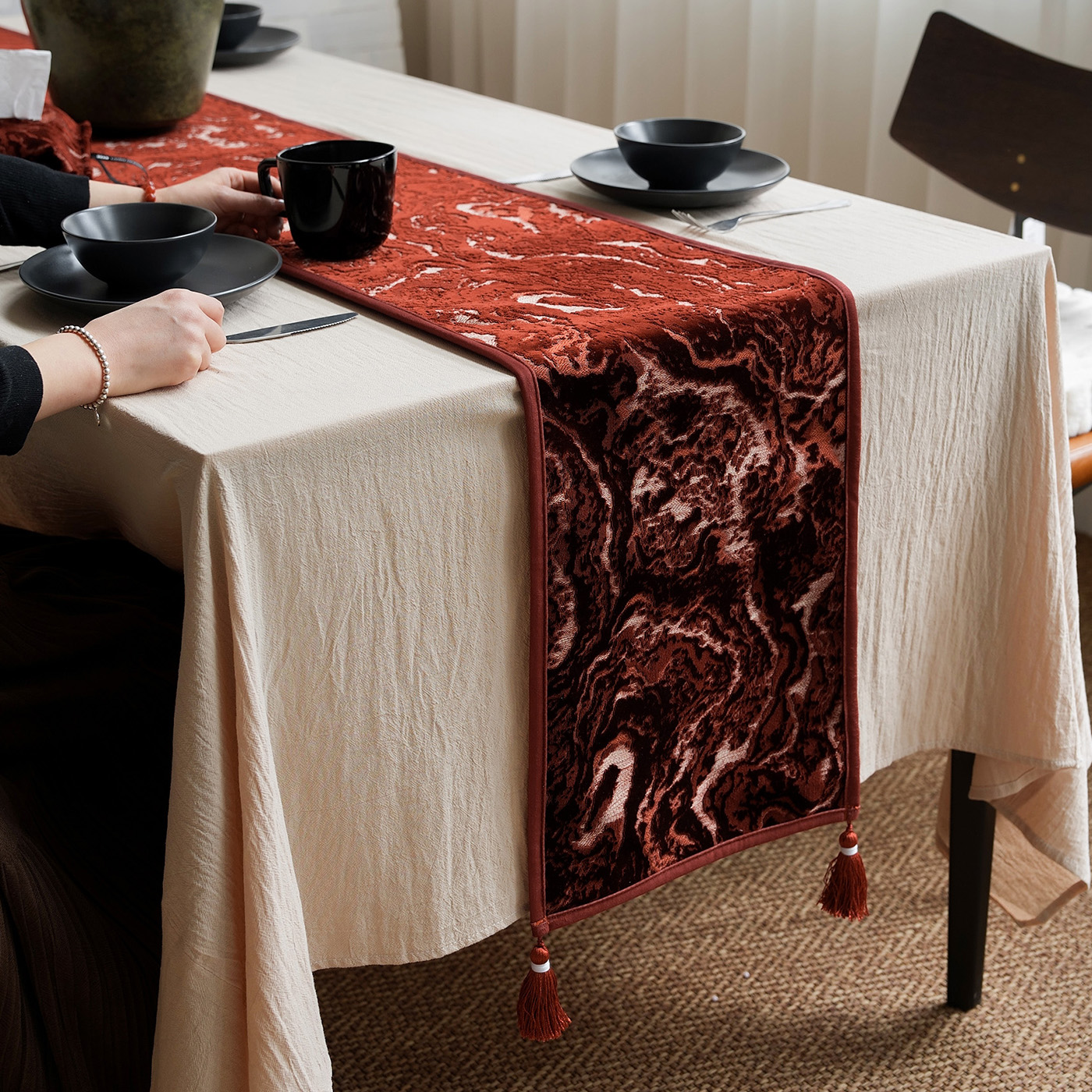 红绡提花桌旗卧室红色床旗餐桌中间长条桌布复古茶室绒布茶旗家用