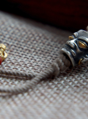 藏银三星堆面具款文玩配饰背云