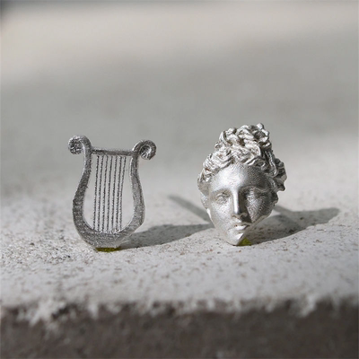 烧白色阿波罗和他的里拉琴耳环