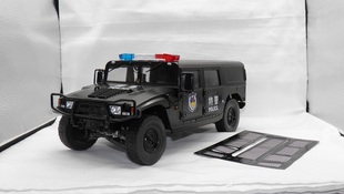 1/18 东风猛士 第一代 合金汽车模型 黑色特警字样