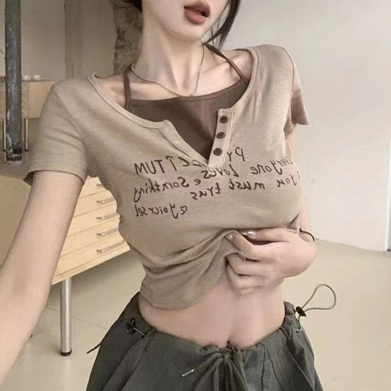 美式复古挂脖V领短袖假两件女夏季新款ins辣妹字母印花短款上衣潮