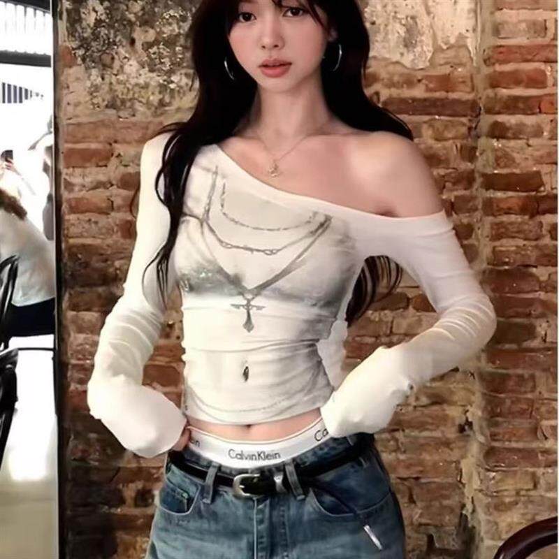 美式辣妹斜肩长袖t恤女春季比基尼印花修身显瘦性感露肩短款上衣