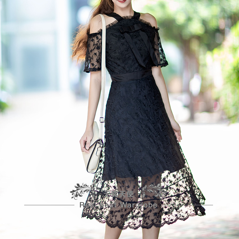 法式复古桔梗裙气质刺绣蕾丝吊带露肩收腰显瘦连衣裙中长款小黑裙