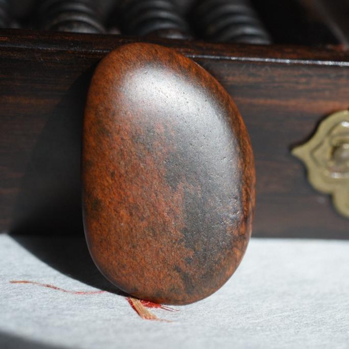 少见好型一口气老气红褐皮和田玉沙枣青籽料特色玩籽挂件吊坠