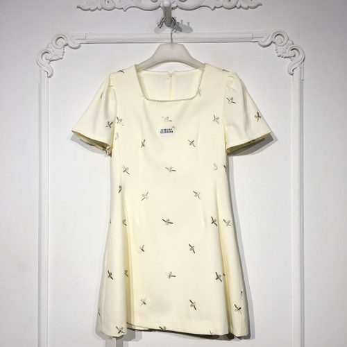 容悦 8336S084 时尚连衣裙品牌女装折扣颦薪