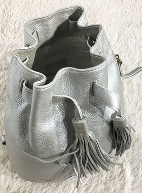 玛SFES系列 PF12507 时尚牛皮革背包品牌女装折扣-某部位发黄颦薪