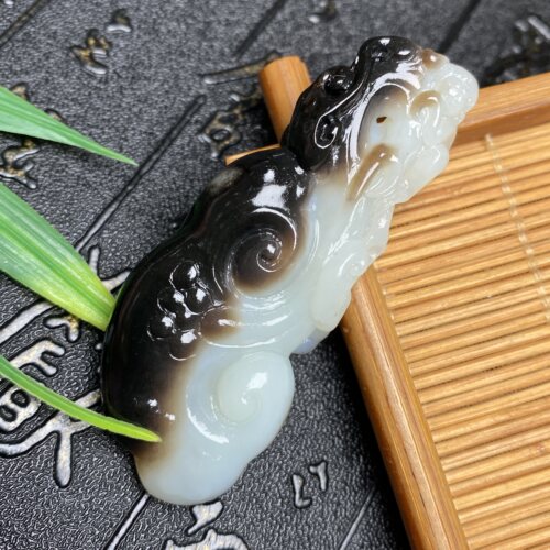 和田羊脂白玉精雕如意吊坠