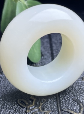 新疆和田玉羊脂白玉扳指素戒 玉质细腻油润 于田老料特色收藏品质