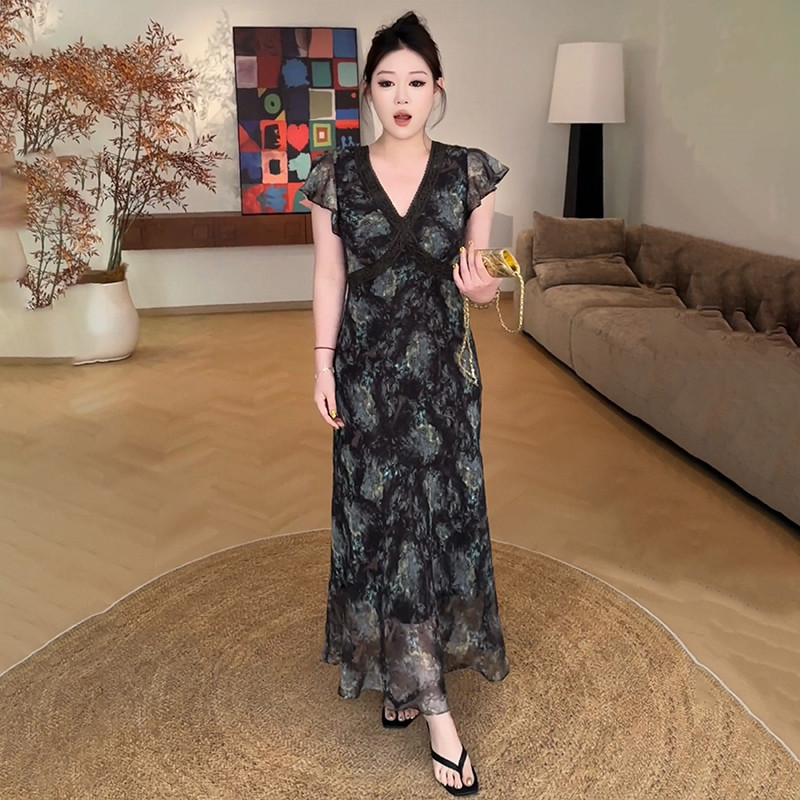 大码女装胖mm名媛风V领蕾丝拼接碎花连衣裙2025夏季显瘦气质长裙