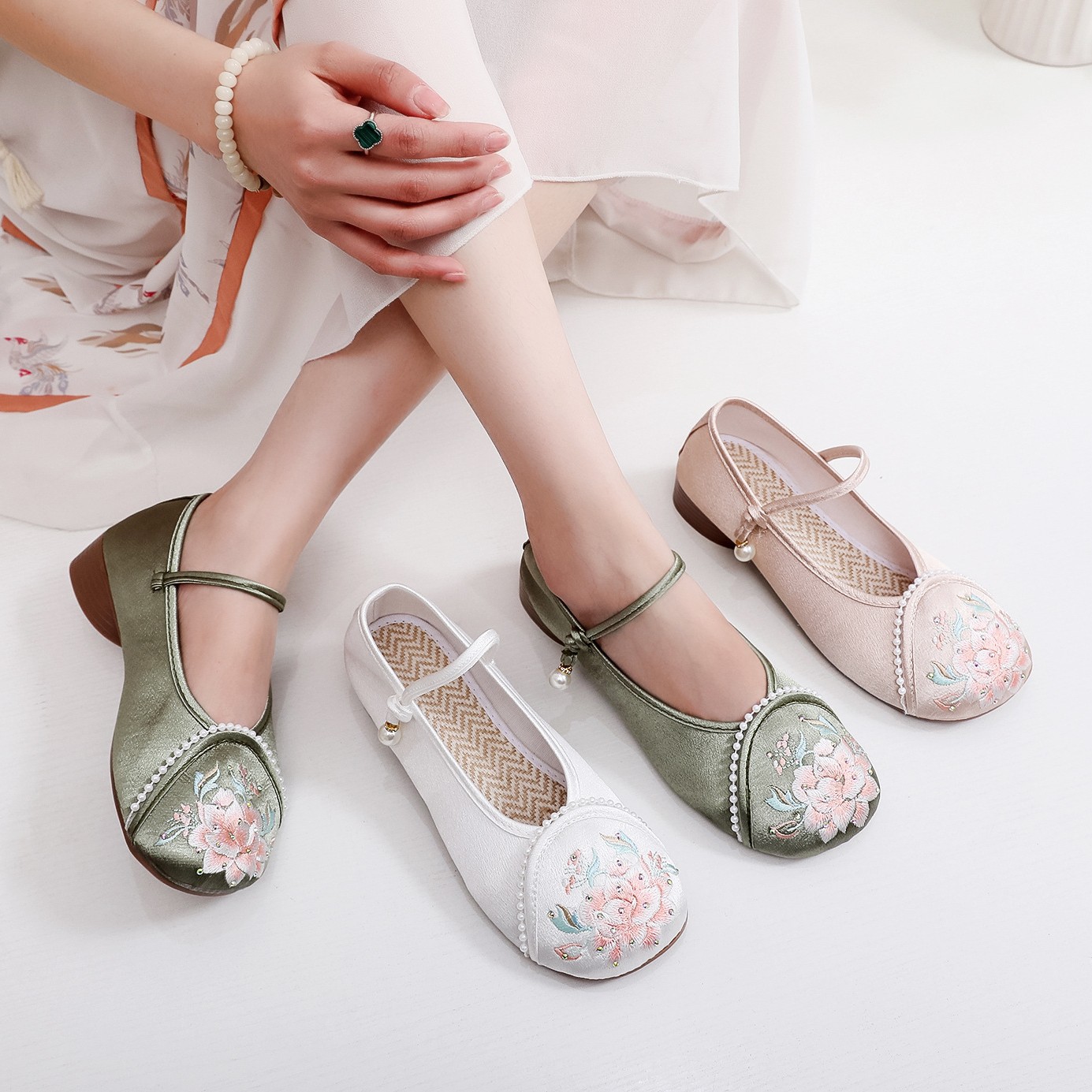 新款老北京布鞋古风绣花鞋