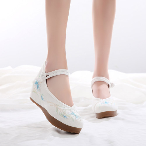 古风绣花鞋女5cm内增