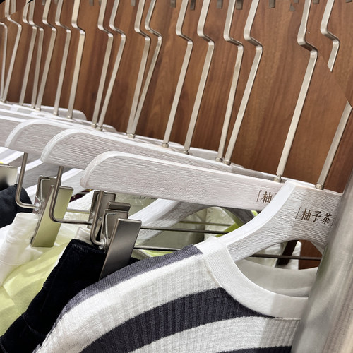 衣挂衣柜高档做旧白色批发实木衣架男女装服装店家用成人高级植绒