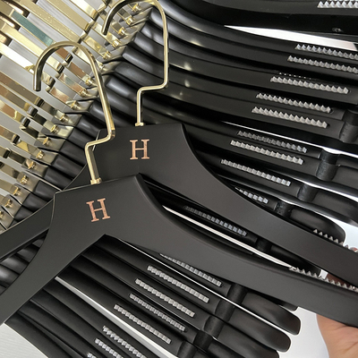 好看好用，纯黑实木衣架