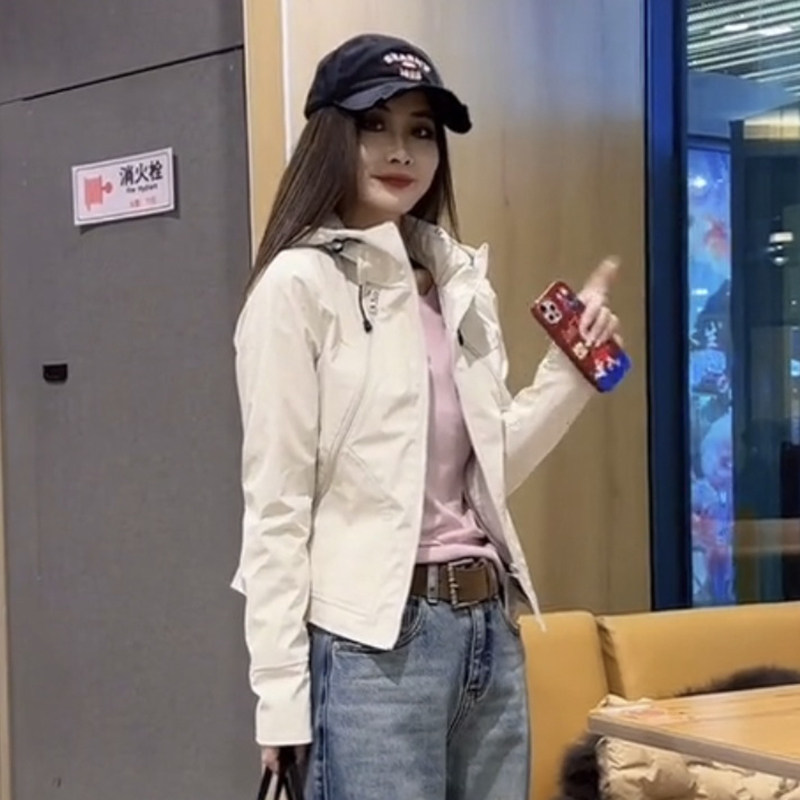 春秋收腰冲锋衣夹克女洋气短款休闲气质减龄防水小风衣齐腰外套