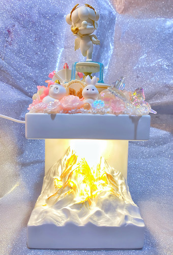 泡泡玛特小夜灯若来香薰石秘密花园喷泉桌面摆台潮玩装饰三色台灯 - 封面