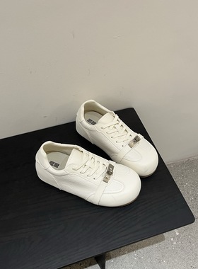 陌尼斯/MONIZ2025新款厚底小白鞋女增高休闲运动板鞋百搭时尚潮流