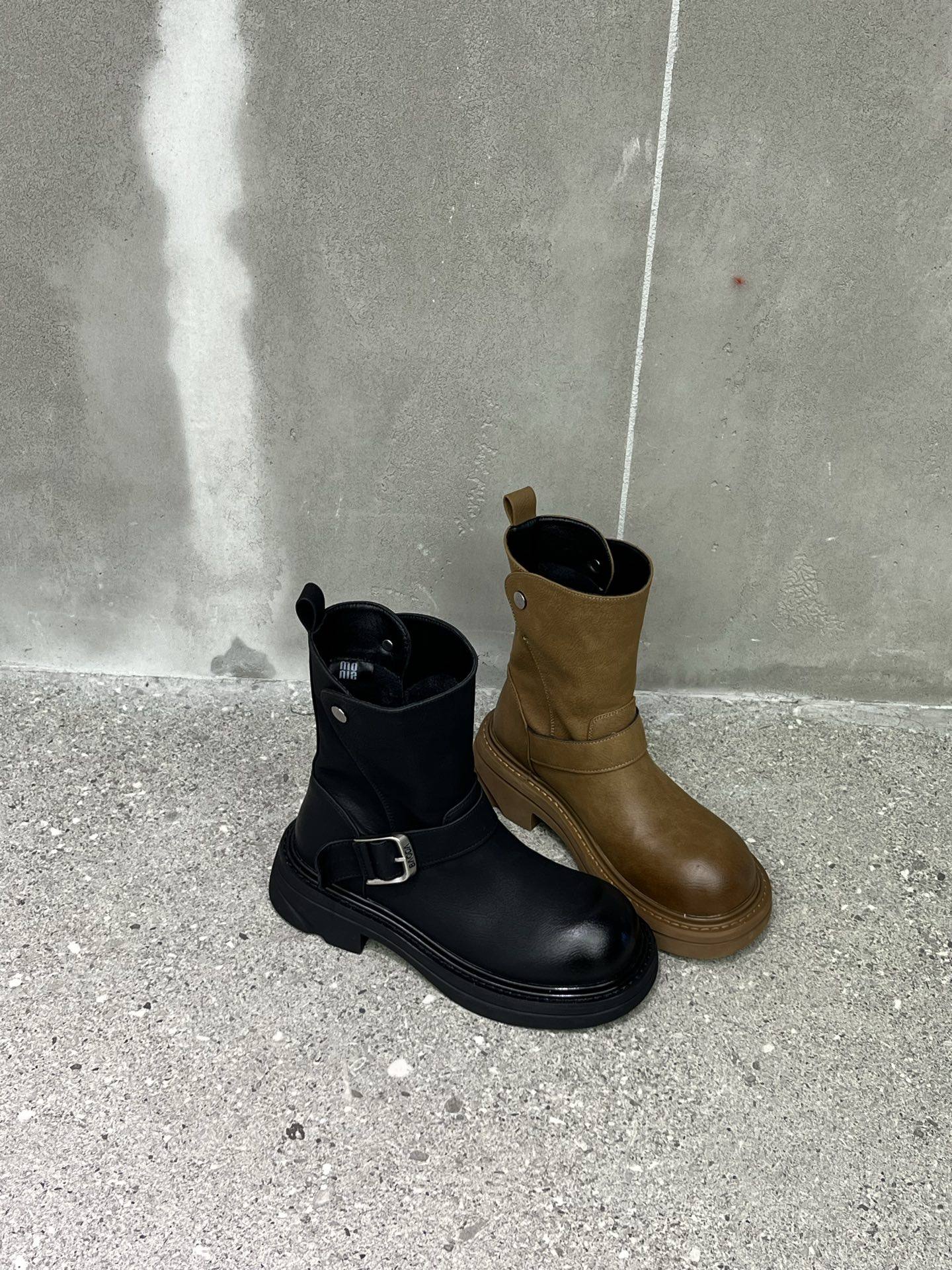 陌尼斯/MONIZ2025新款秋季真皮厚底复古扣件设计休闲百搭马丁靴女,女鞋,马丁靴,淘宝优惠券,粉丝福利购,淘宝优惠卷