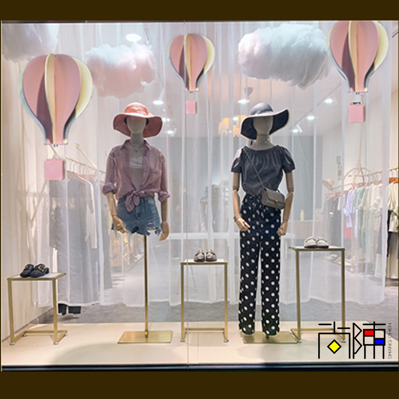 夏季热气球美陈服装店屋顶吊饰橱窗造景工具内衣店场景节日布置