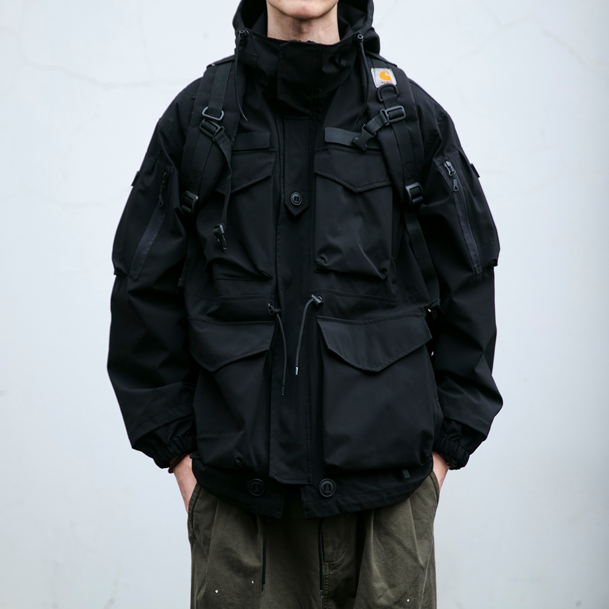 连帽春秋宽松多口袋冲锋衣