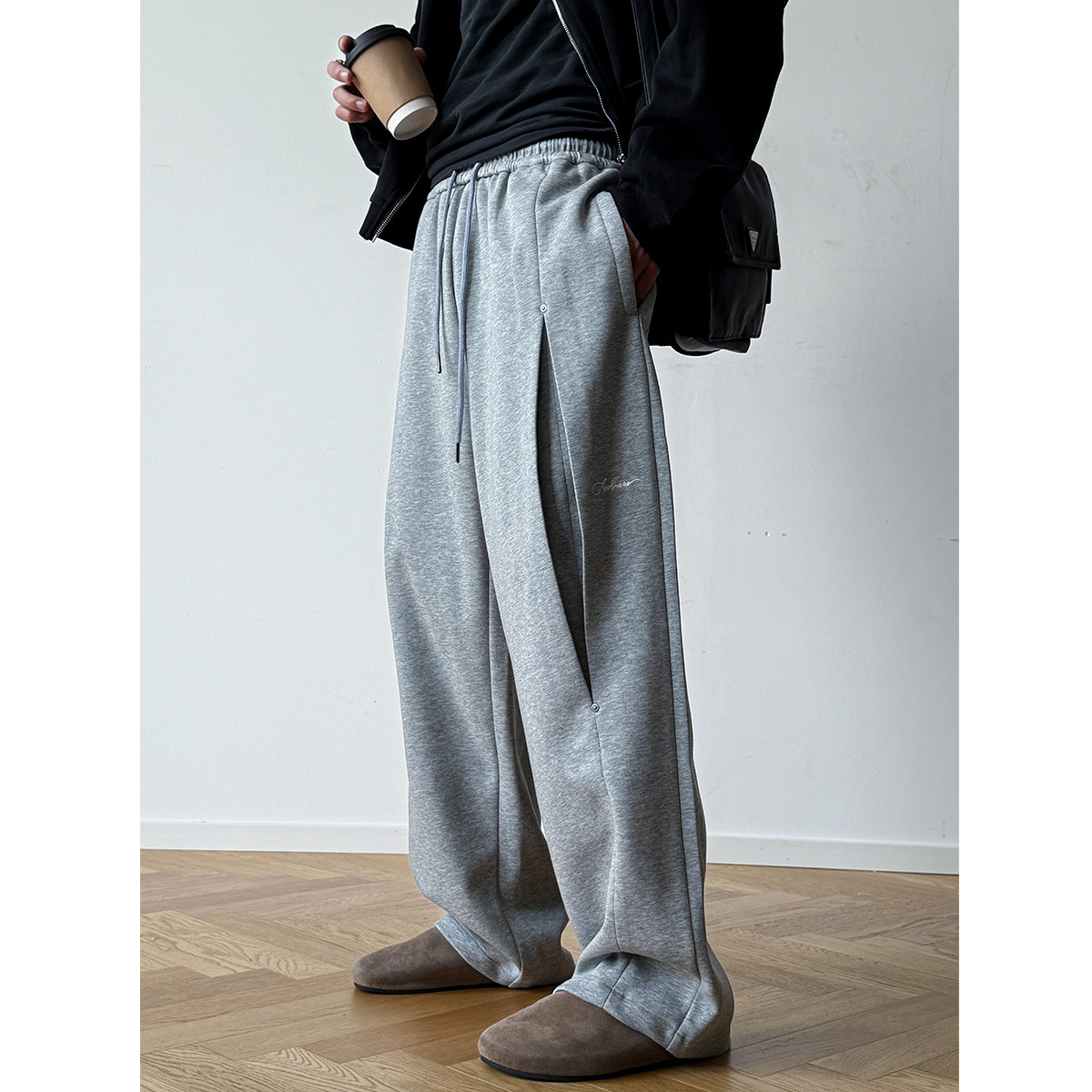 铆钉分褶解构设计宽松直筒卫裤男春秋大码阔腿运动裤抽绳哈伦裤潮,男装,卫裤,淘宝优惠券,粉丝福利购,淘宝优惠卷