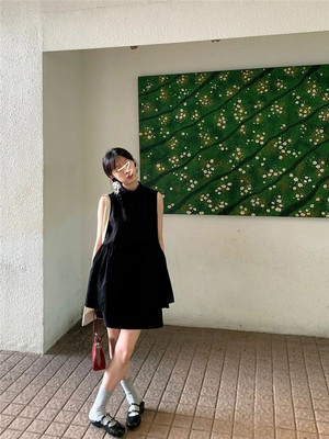 茶歇法式黑色连衣裙女2024夏季新款无袖设计感小众背心吊带裙子