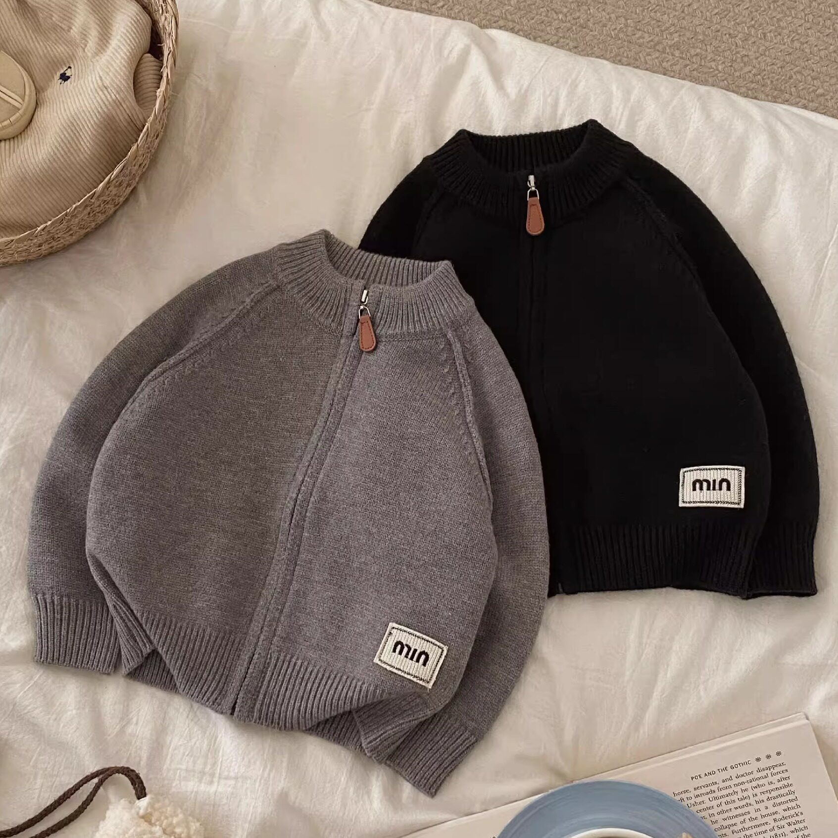 男童下摆贴标针织开衫秋冬新款韩版时尚洋气儿童男宝宝拉链衫外套