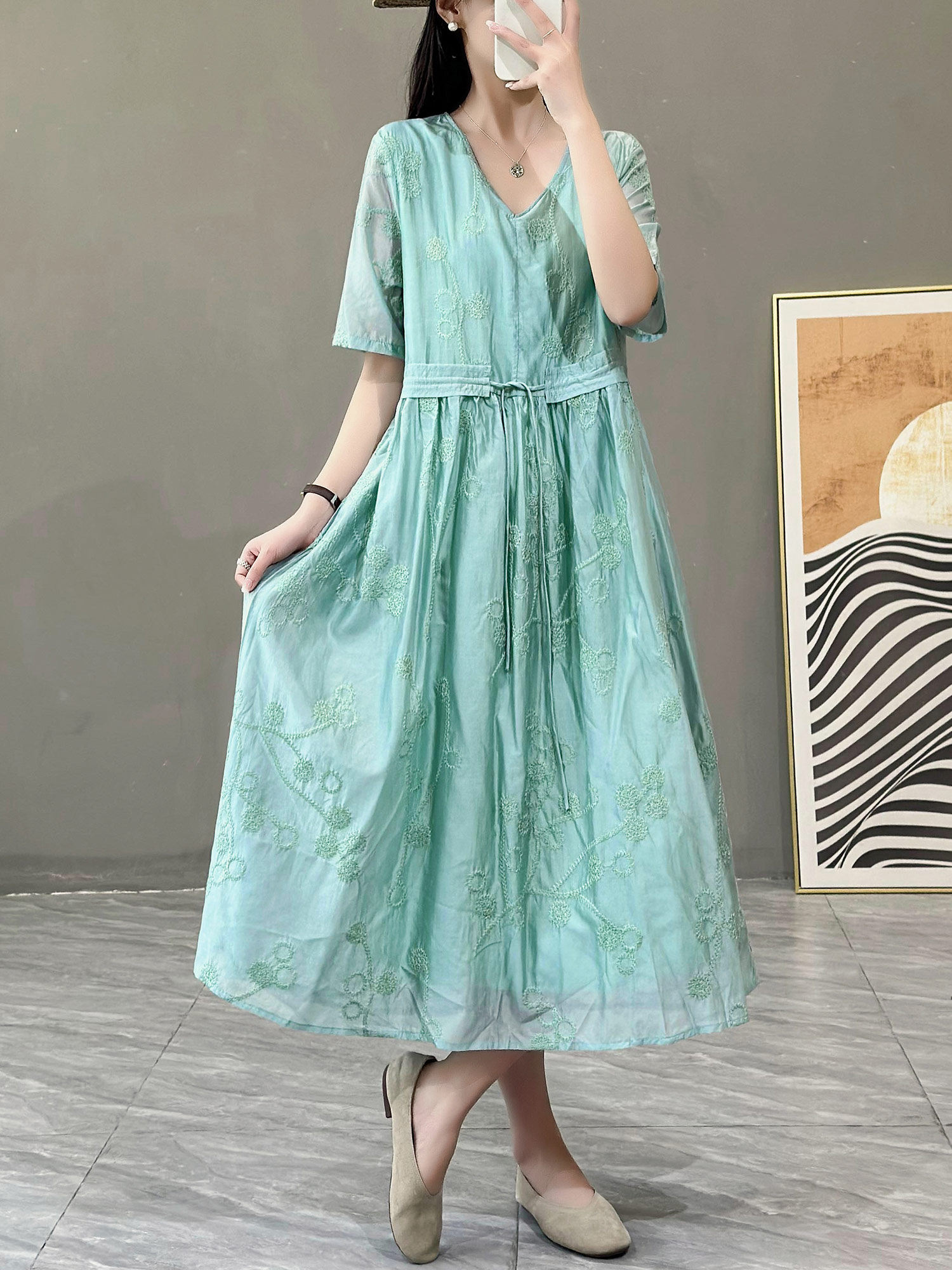 花概念国风重工刺绣冰丝连衣裙女气质婉约系绳收腰v领短袖长裙夏